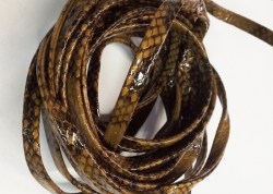 Шнур кожзам текстурный, 7,5*3,5 мм, коричневый под змею